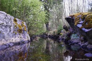 Björkenheimintien sillan luona sijainnen myllyn rakenteita.