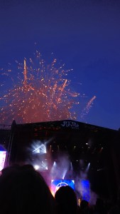 Haloo Helsingin keikka päättyi ilotulitukseen.