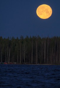 Jouluaaton täysikuu Kyrkösjärvi Seinäjoki