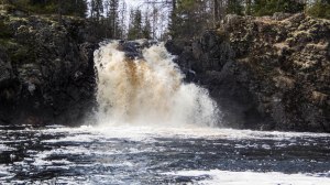 Komulanköngäs Hyrynsalmi vesiputous Tero Hintsa